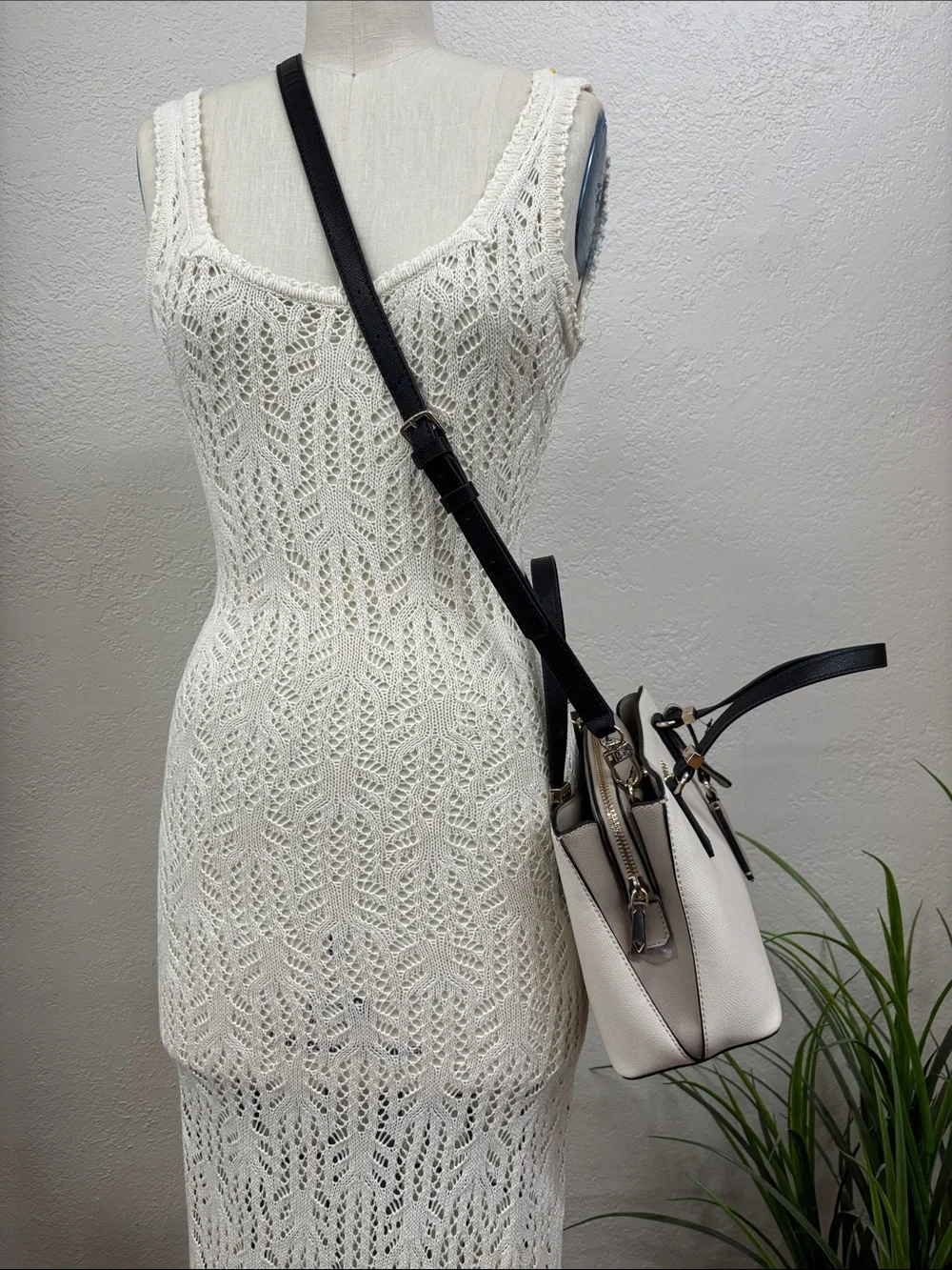 GUESS lyndi small girlfriend satchel bag cream beige